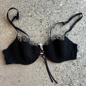 Victoria’s Secret Women’s 36B Bra Black Lace Very Sexy Underwire Bra